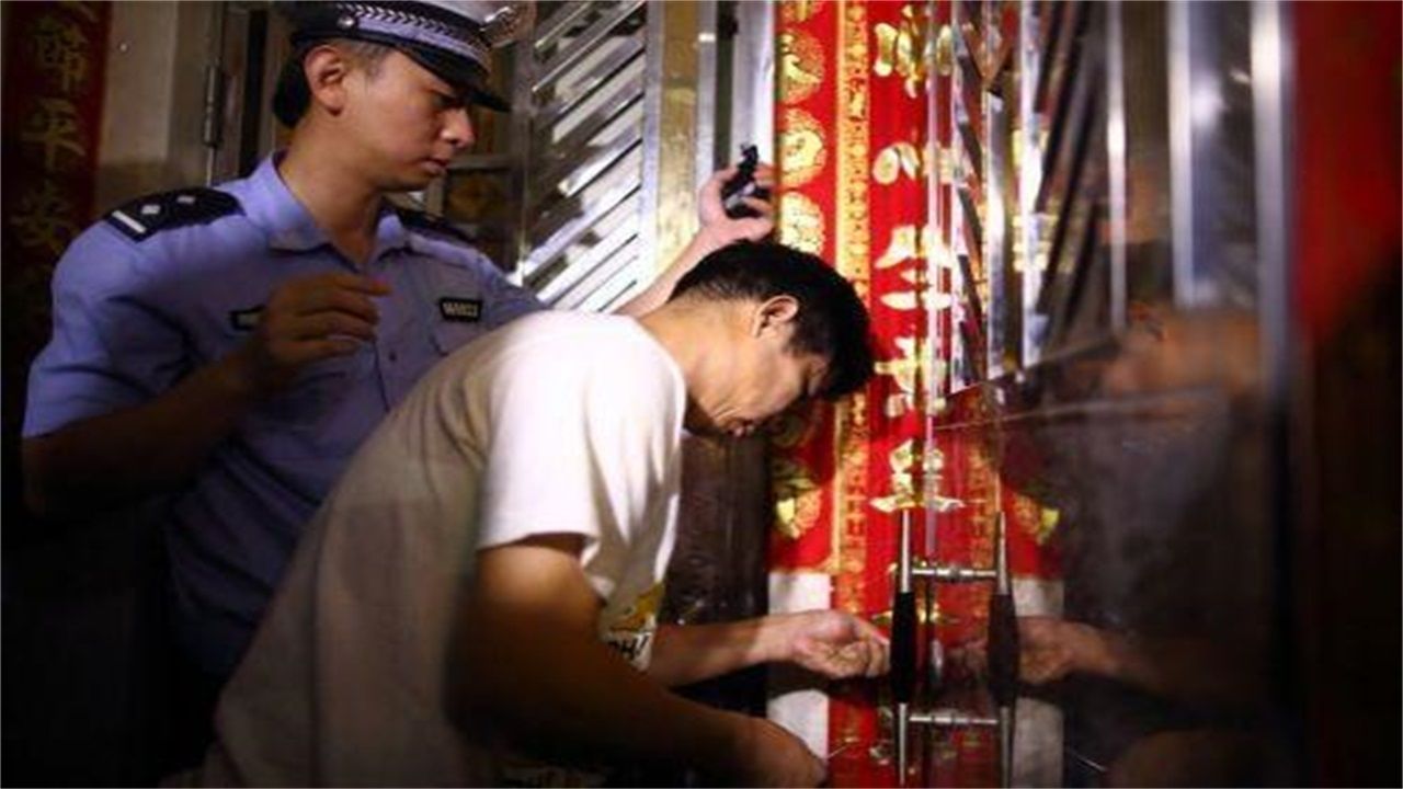 台中请开锁师傅开了锁后，师傅为什么一般都不进门，就算主人请也不进去？